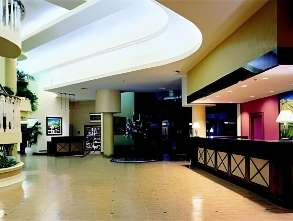 Ontario Gateway Hotel Exterior foto